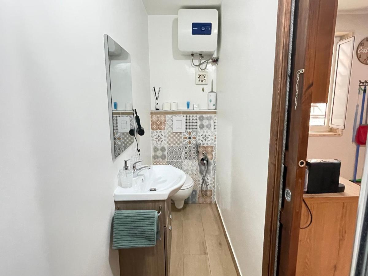 Trevisani Central Station Apartment バーリ エクステリア 写真